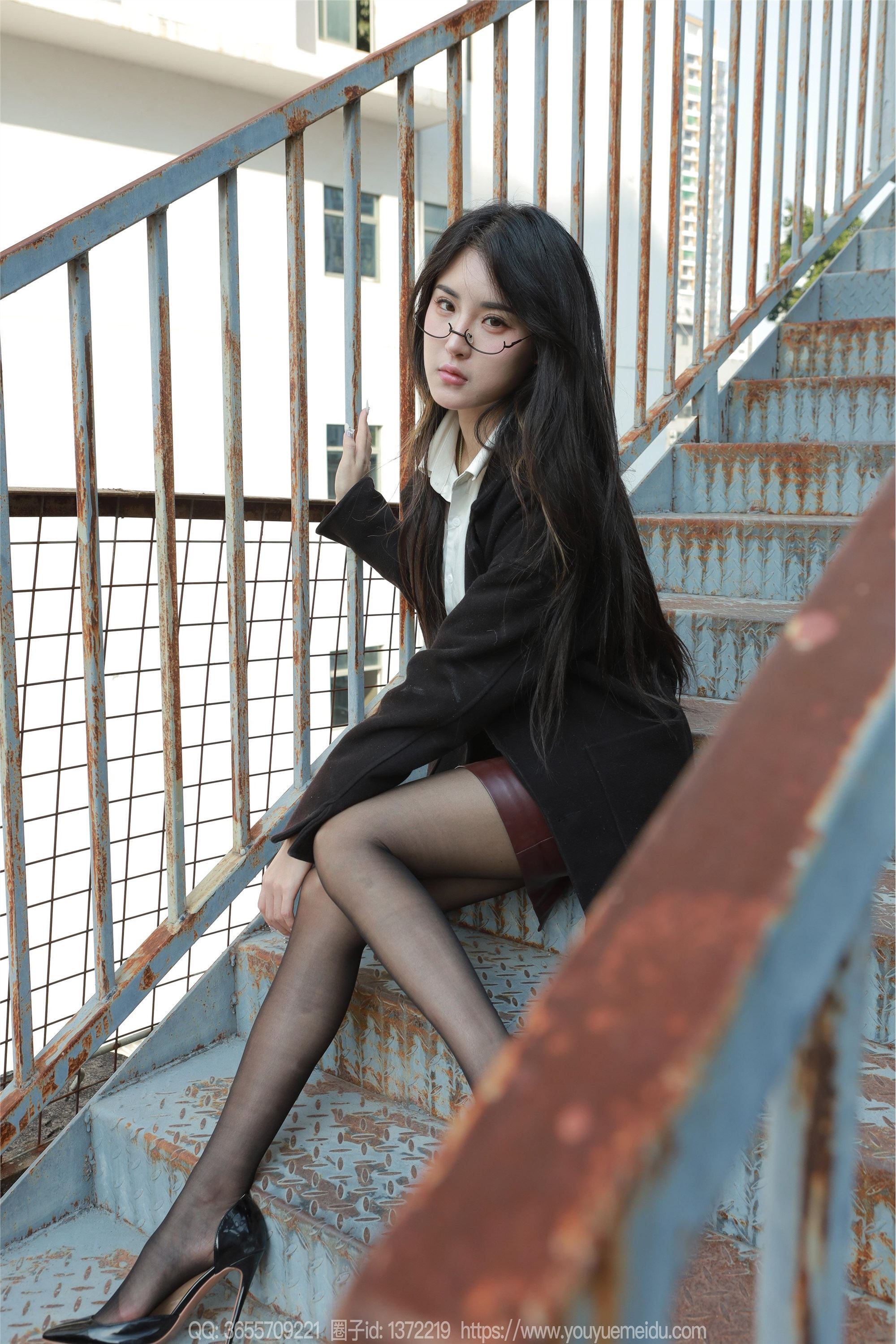 IESS异思趣向  2024.12.22 丝享家 1930 小宝《眼镜美女》